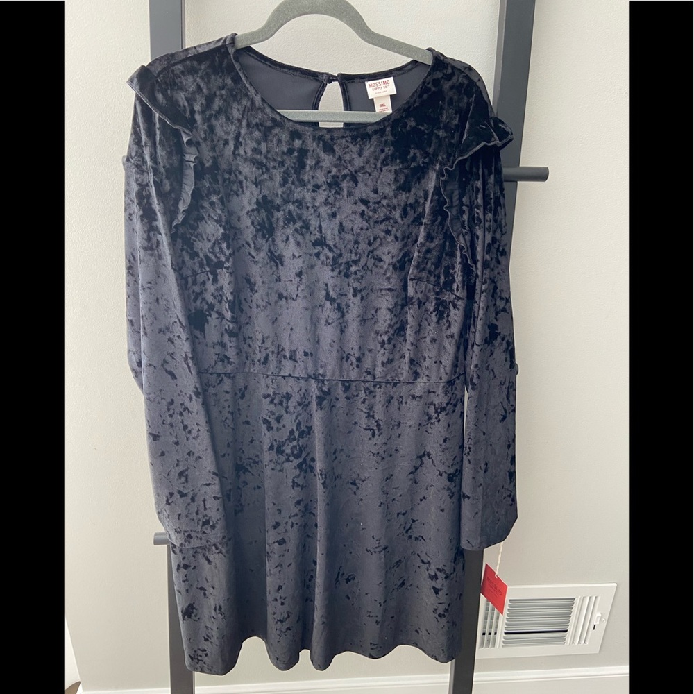 Black velvet long sleeve dress